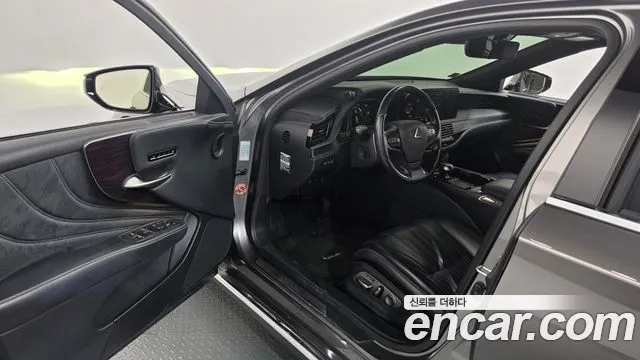 Lexus LS 2021 thumb 10