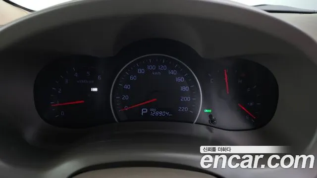 Kia Carnival 2012 thumb 8