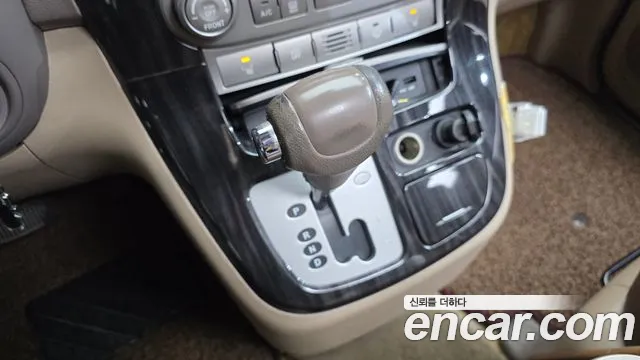 Kia Carnival 2012 thumb 9