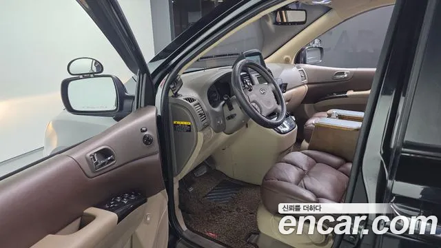 Kia Carnival 2012 thumb 10