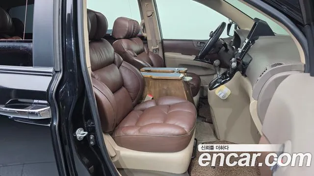 Kia Carnival 2012 thumb 11