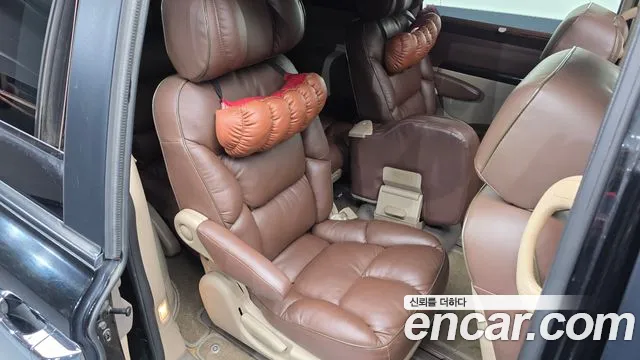 Kia Carnival 2012 thumb 12