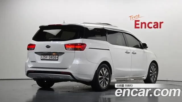 Kia Carnival 2015 thumb 2