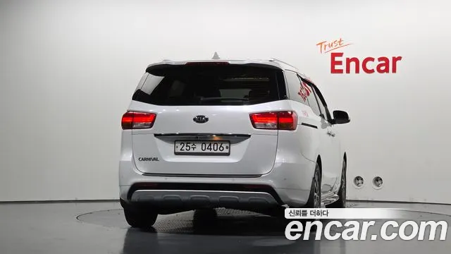 Kia Carnival 2015 thumb 4