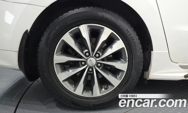 Kia Carnival 2015 thumb 5