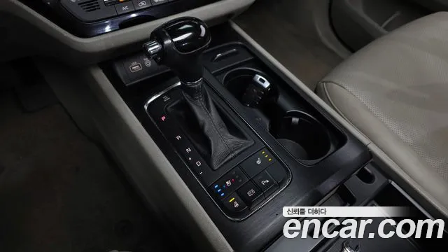 Kia Carnival 2015 thumb 9