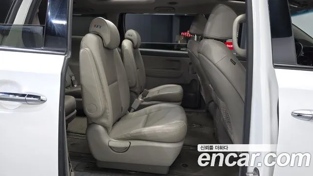 Kia Carnival 2015 thumb 12