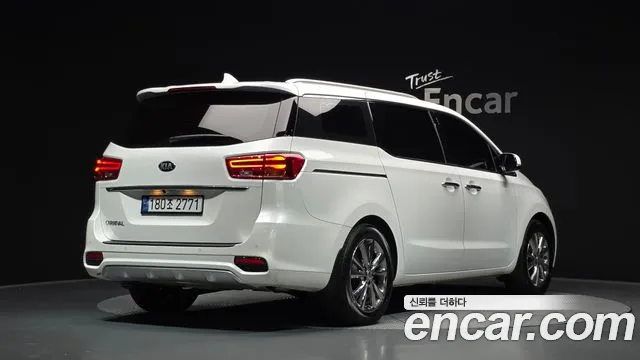 Kia Carnival 2018 thumb 2