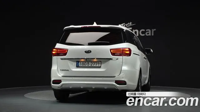 Kia Carnival 2018 thumb 4