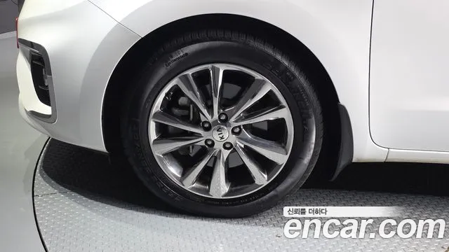 Kia Carnival 2018 thumb 5