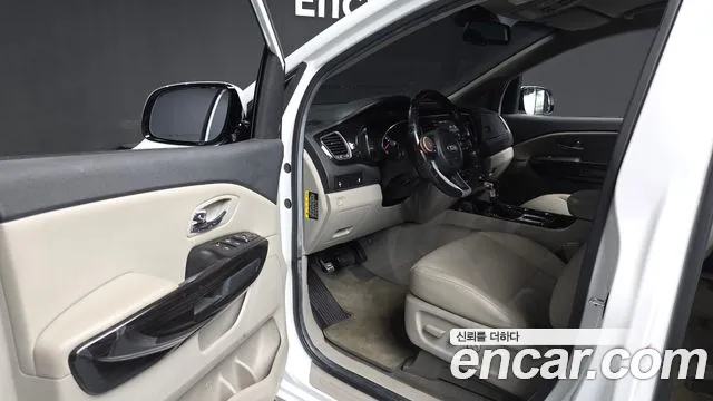 Kia Carnival 2018 thumb 10