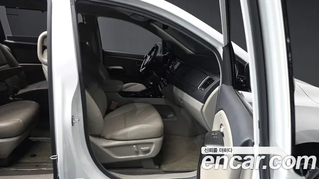 Kia Carnival 2018 thumb 11
