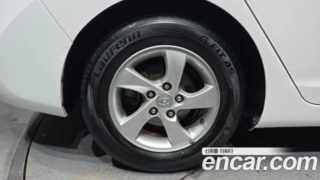 Hyundai Avante 2012 thumb 5