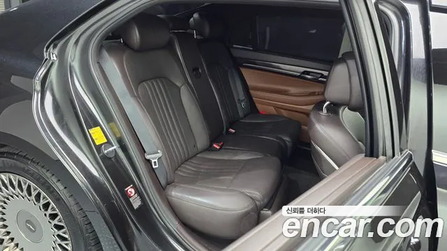 Genesis G90 2019 thumb 11