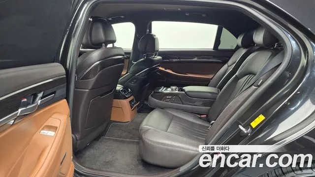 Genesis G90 2019 thumb 12