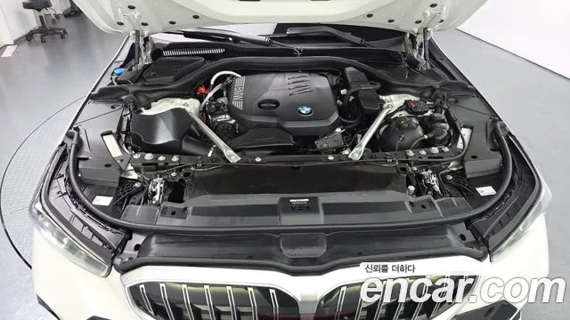 BMW 5-Series 2025 thumb 6