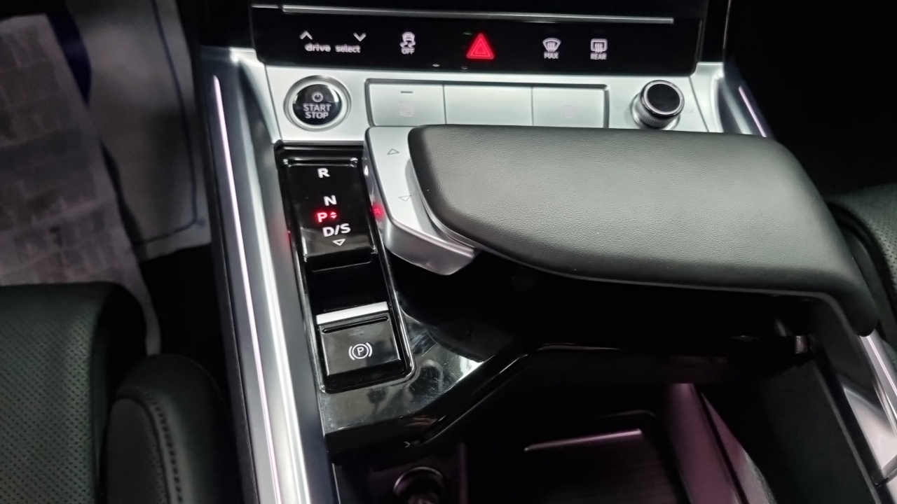 Audi e-tron 2022 thumb 9