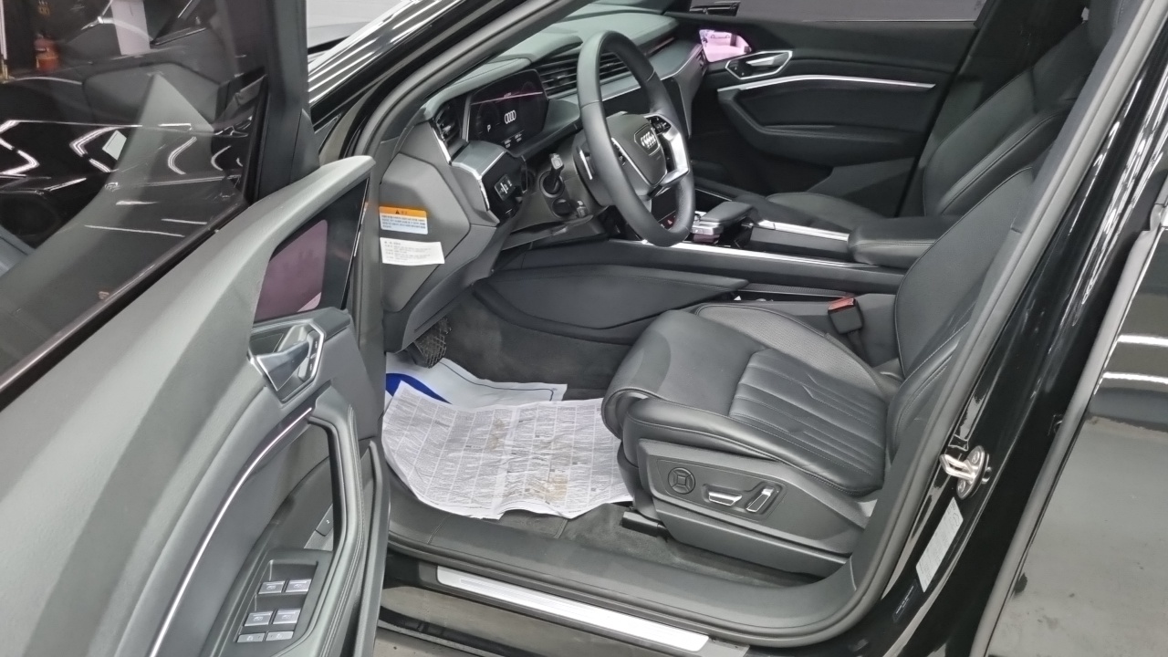 Audi e-tron 2022 thumb 10