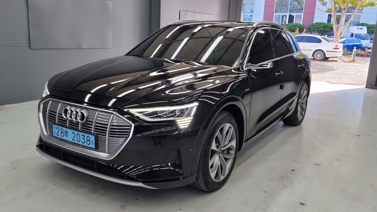 Audi e-tron 2022 thumb 12