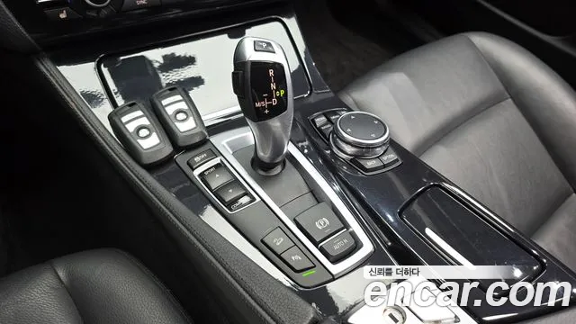 BMW 5-Series 2015 thumb 9