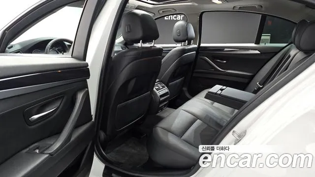 BMW 5-Series 2015 thumb 11