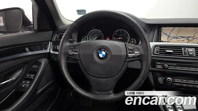 BMW 5-Series 2015 thumb 12
