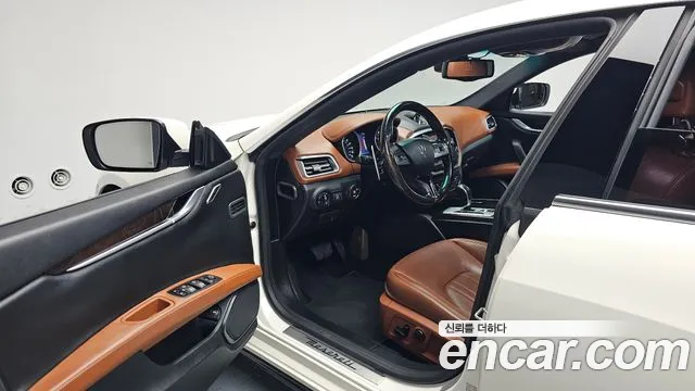 Maserati Ghibli 2015 thumb 9
