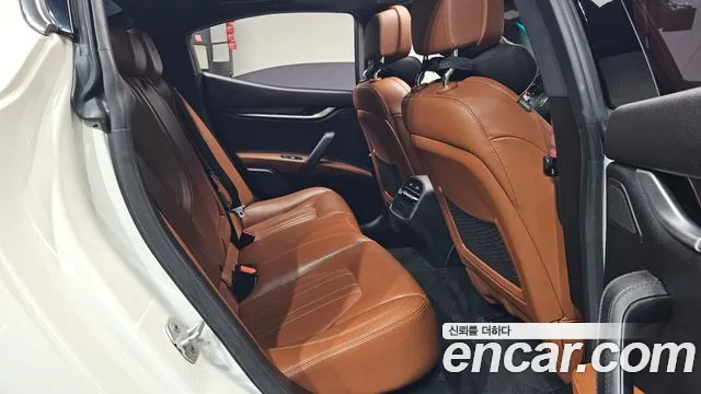 Maserati Ghibli 2015 thumb 11