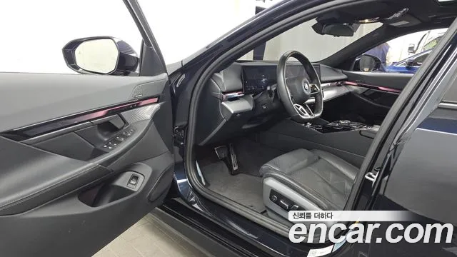 BMW i5 2023 thumb 10