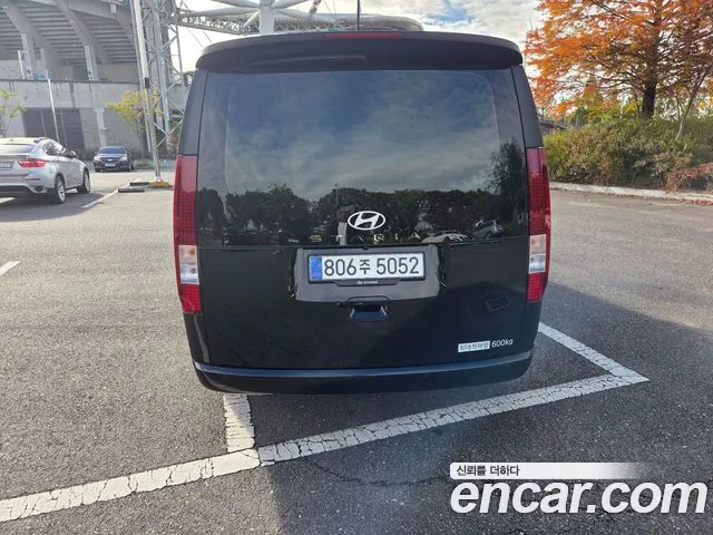 Hyundai Staria 2025 thumb 4