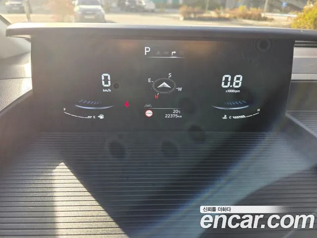 Hyundai Staria 2025 thumb 8