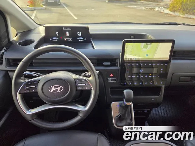 Hyundai Staria 2025 thumb 9