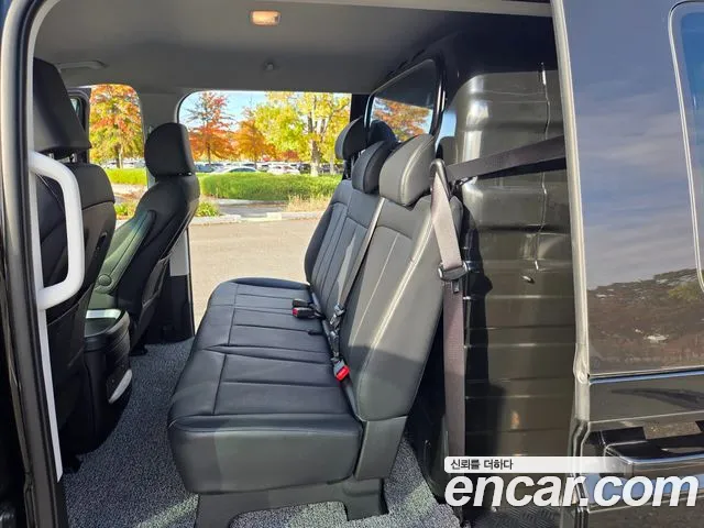 Hyundai Staria 2025 thumb 10