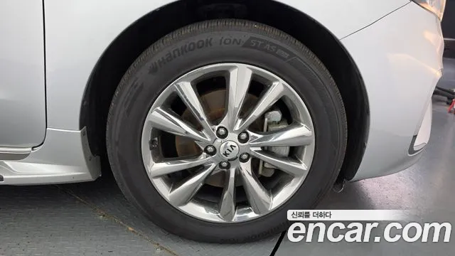 Kia Carnival 2019 thumb 5