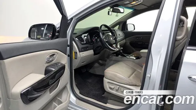 Kia Carnival 2019 thumb 10