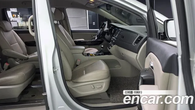 Kia Carnival 2019 thumb 11