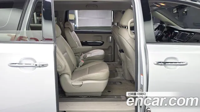 Kia Carnival 2019 thumb 12