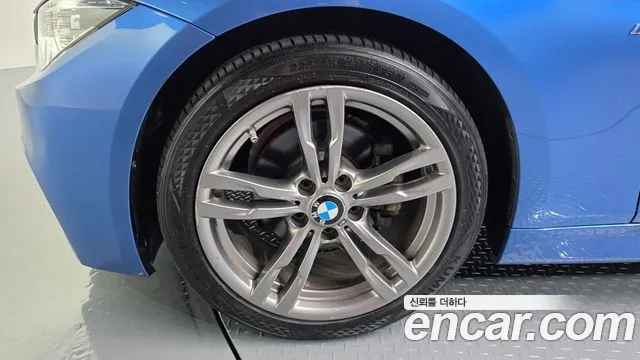 BMW 3-Series 2017 thumb 4