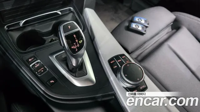 BMW 3-Series 2017 thumb 8