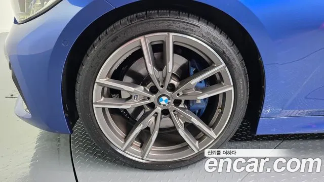 BMW 3-Series 2019 thumb 4