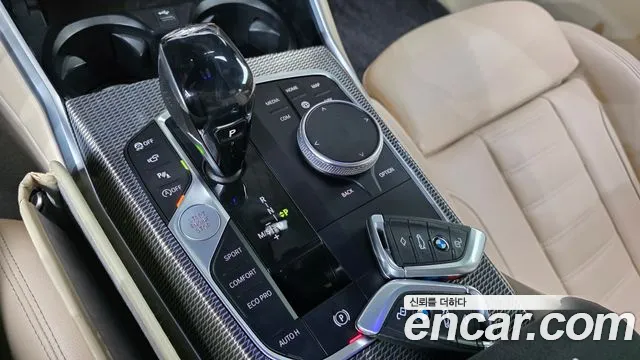 BMW 3-Series 2019 thumb 8