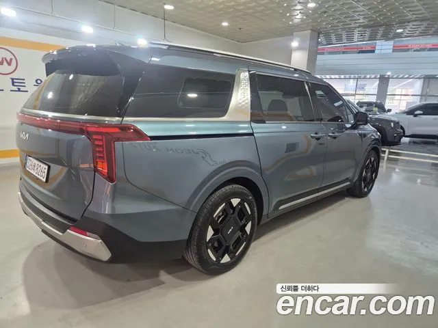 Kia Carnival 2024 thumb 4