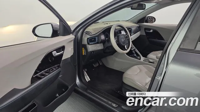 Kia Niro 2016 thumb 10