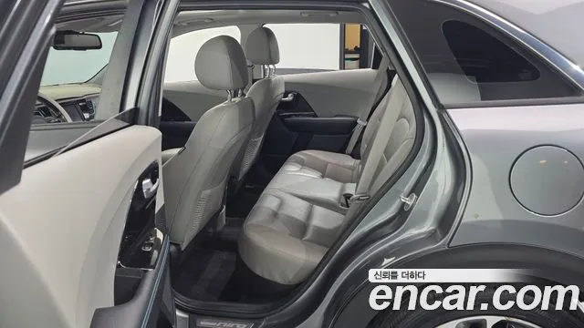 Kia Niro 2016 thumb 11