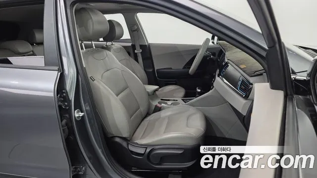 Kia Niro 2016 thumb 12