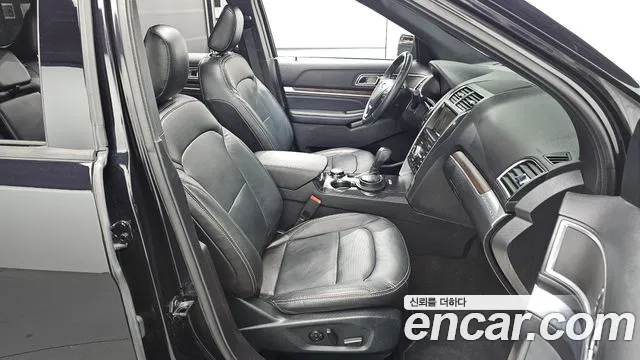 Ford Explorer 2019 thumb 10