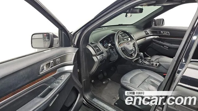 Ford Explorer 2019 thumb 12