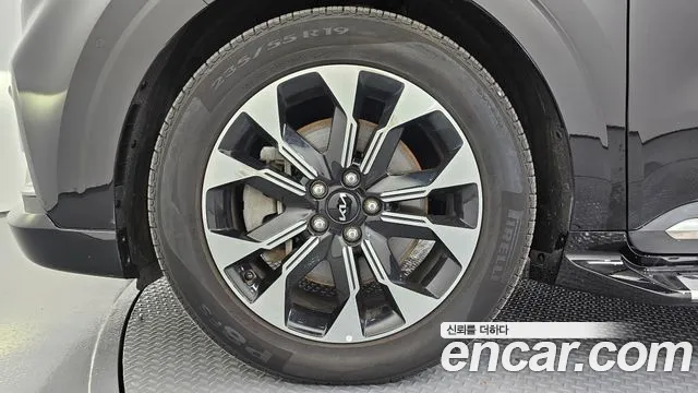 Kia Carnival 2023 thumb 5