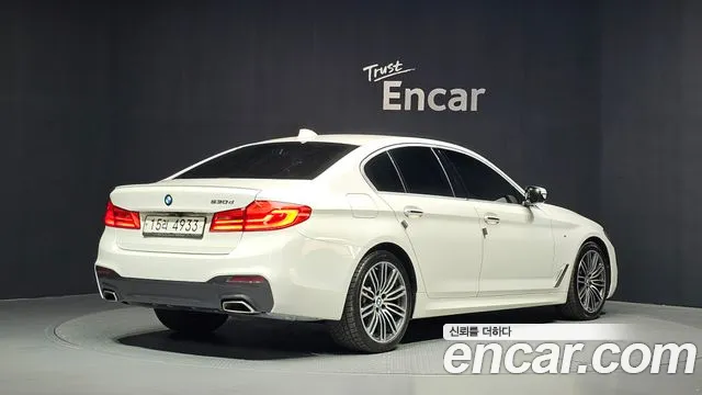 BMW 5-Series 2018 thumb 2