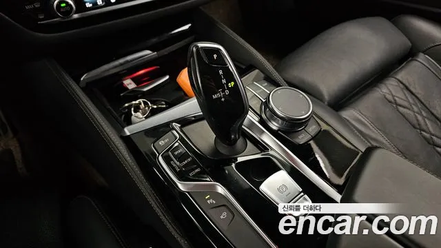 BMW 5-Series 2018 thumb 9